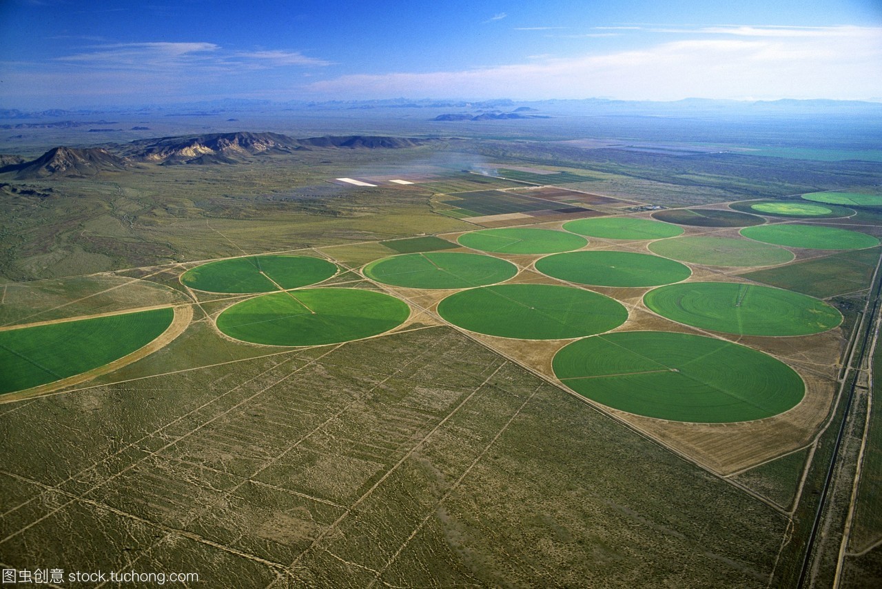 農(nóng)業(yè)-中心支點(diǎn)的鳥瞰圖,位于美國亞利桑那州dateland附近的沙漠環(huán)境。